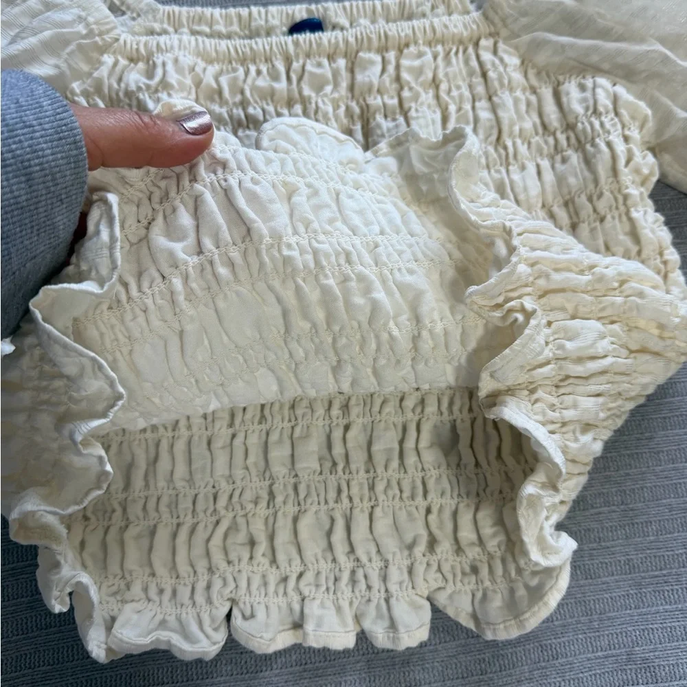 Old Navy‎ women Cream Smocked Blouse